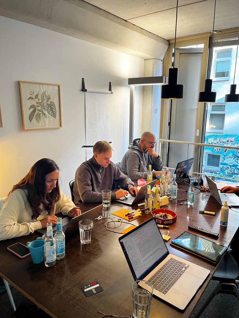 Teilnehmer beim praktischen Arbeiten